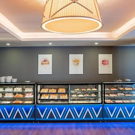 Ramada & Golf Station touristique 5*