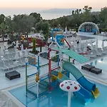 Ramada & Golf אתר נופש