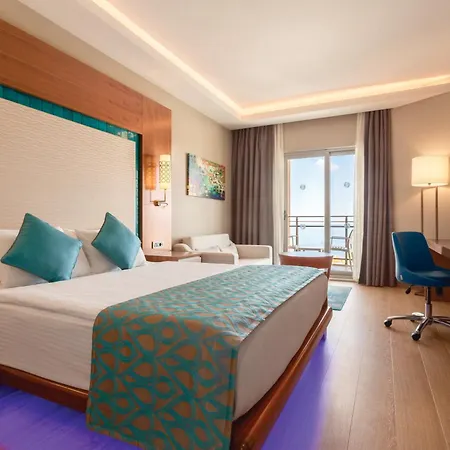 Ramada & Golf Station touristique 5*