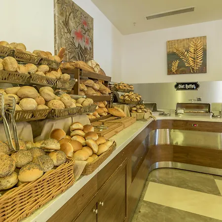 库萨达斯华美达高尔夫酒店