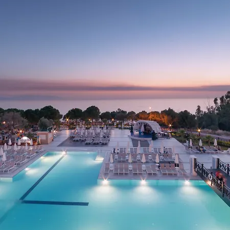 Ramada & Golf منتجع كوشاداسيه