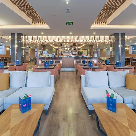 منتجع Ramada & Golf كوشاداسيه