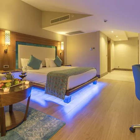 منتجع Ramada & Golf كوشاداسيه