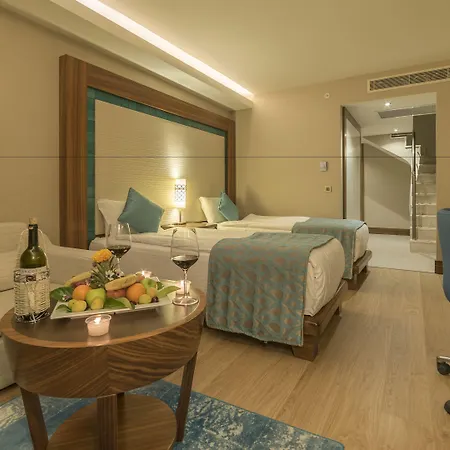 库萨达斯华美达高尔夫酒店