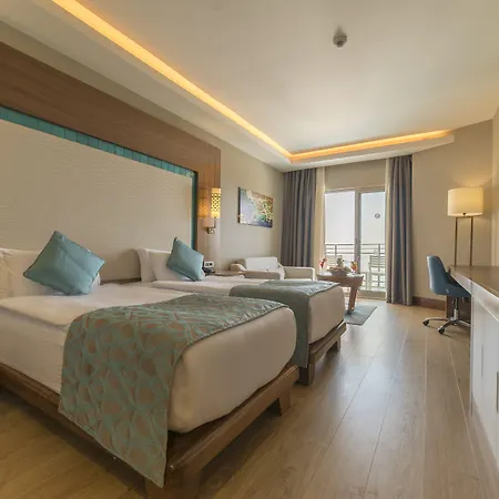 Ramada & Golf Station touristique 5*