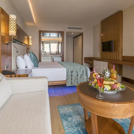 库萨达斯华美达高尔夫酒店 5* 库萨达斯