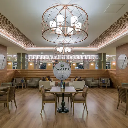 库萨达斯华美达高尔夫酒店 5* 库萨达斯