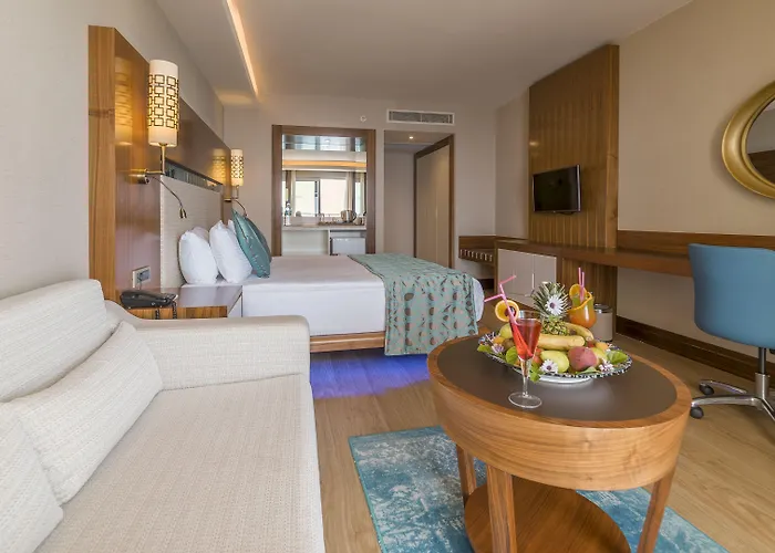 Ramada & Golf 5* Kusadası